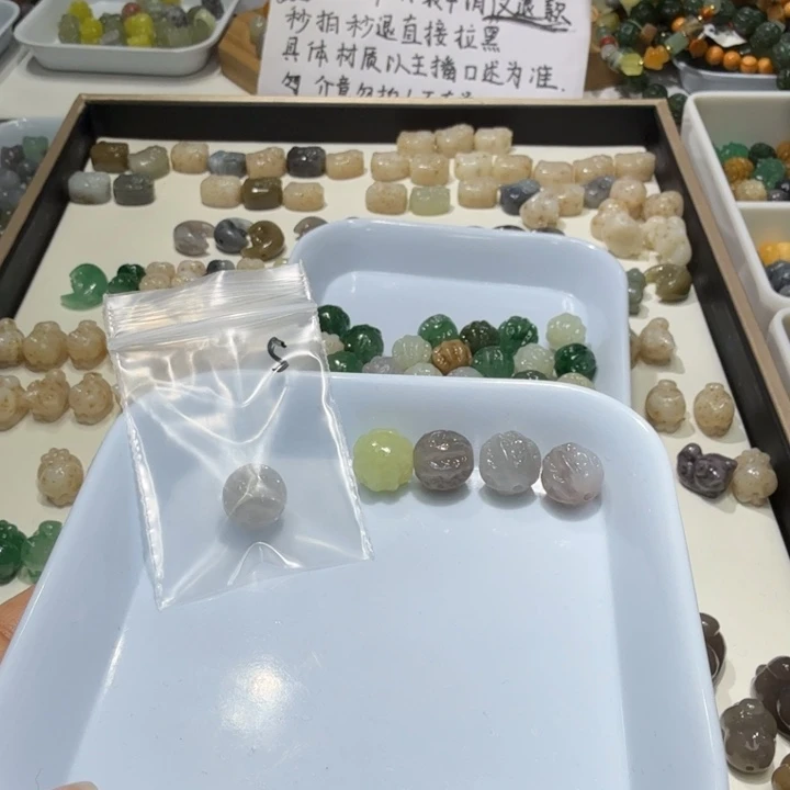 小***楠和田玉未镶嵌珠宝奇石