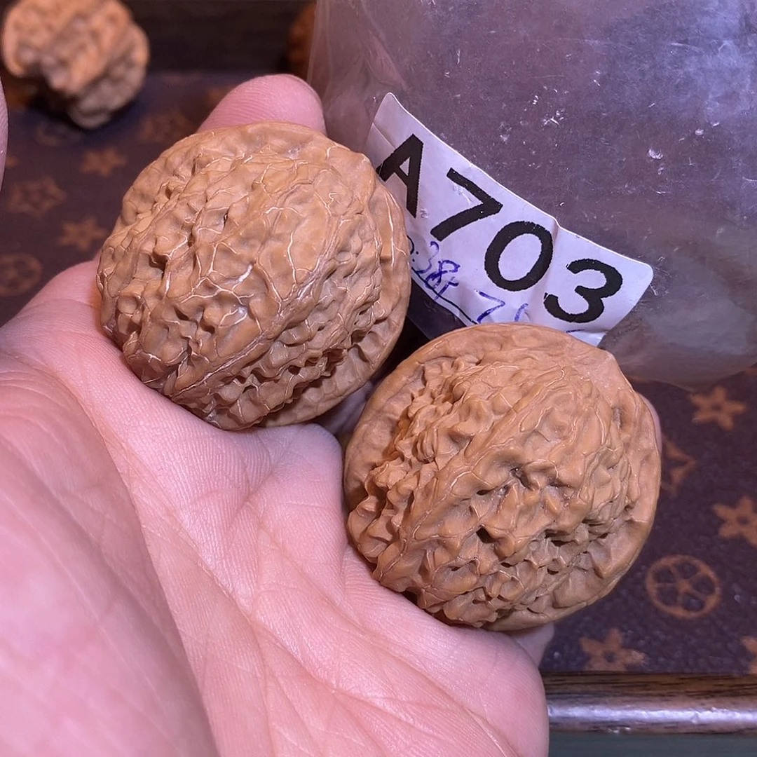 文玩核桃把件金麒麟 38尺。