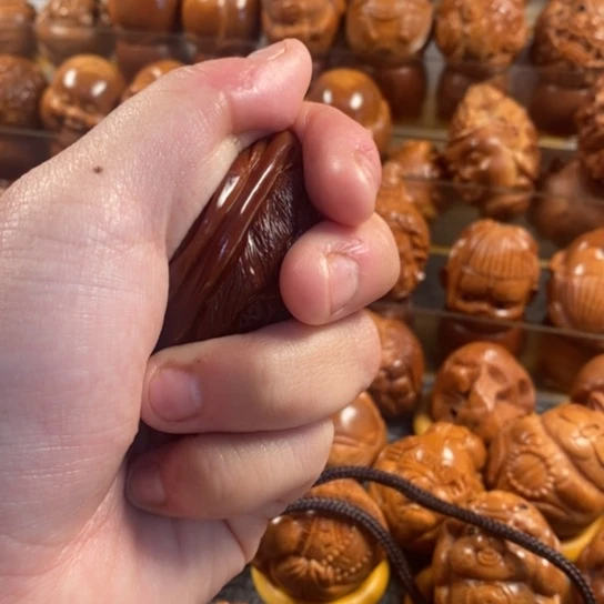 橄榄核吊坠玉华四面