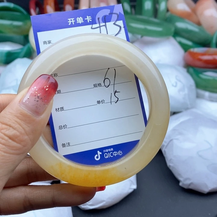 石英质玉手镯未镶嵌