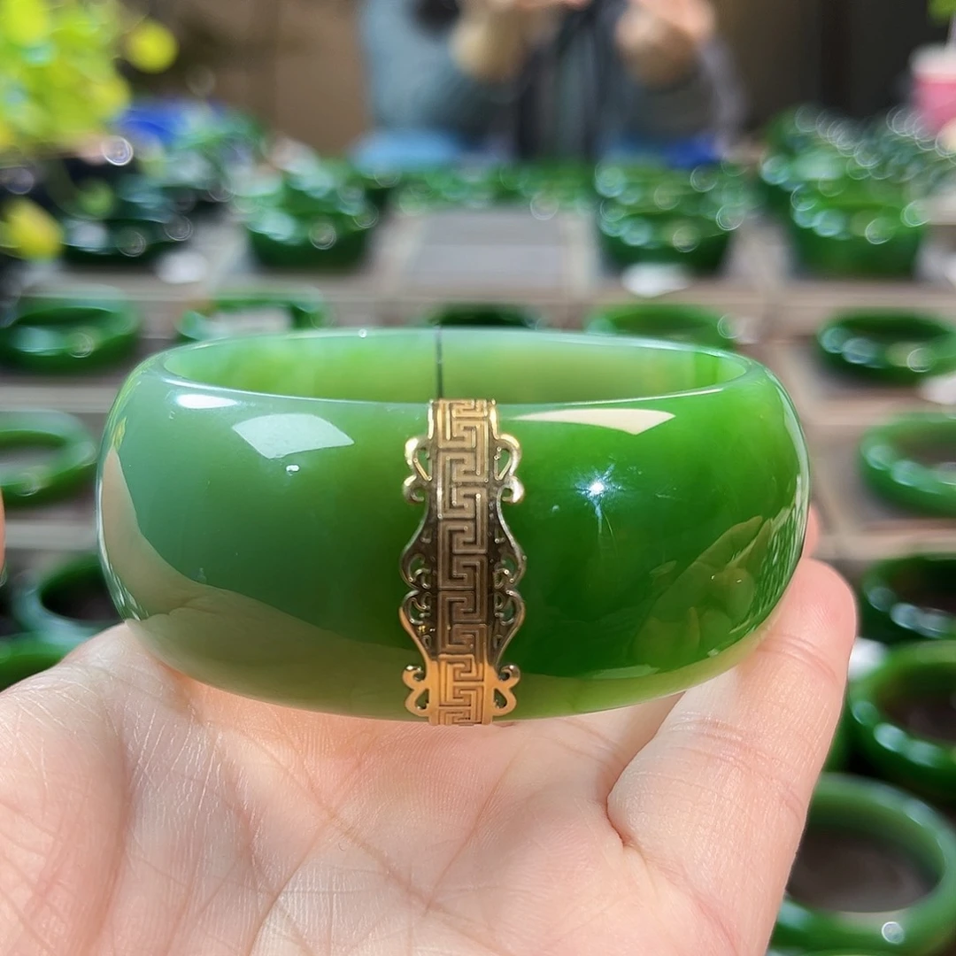 18K金镶嵌手镯和田玉（碧玉）