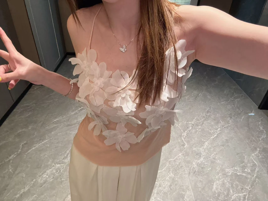 ZX推荐 【气质花瓣】2025春季新款超好看立体精致花朵装饰吊带