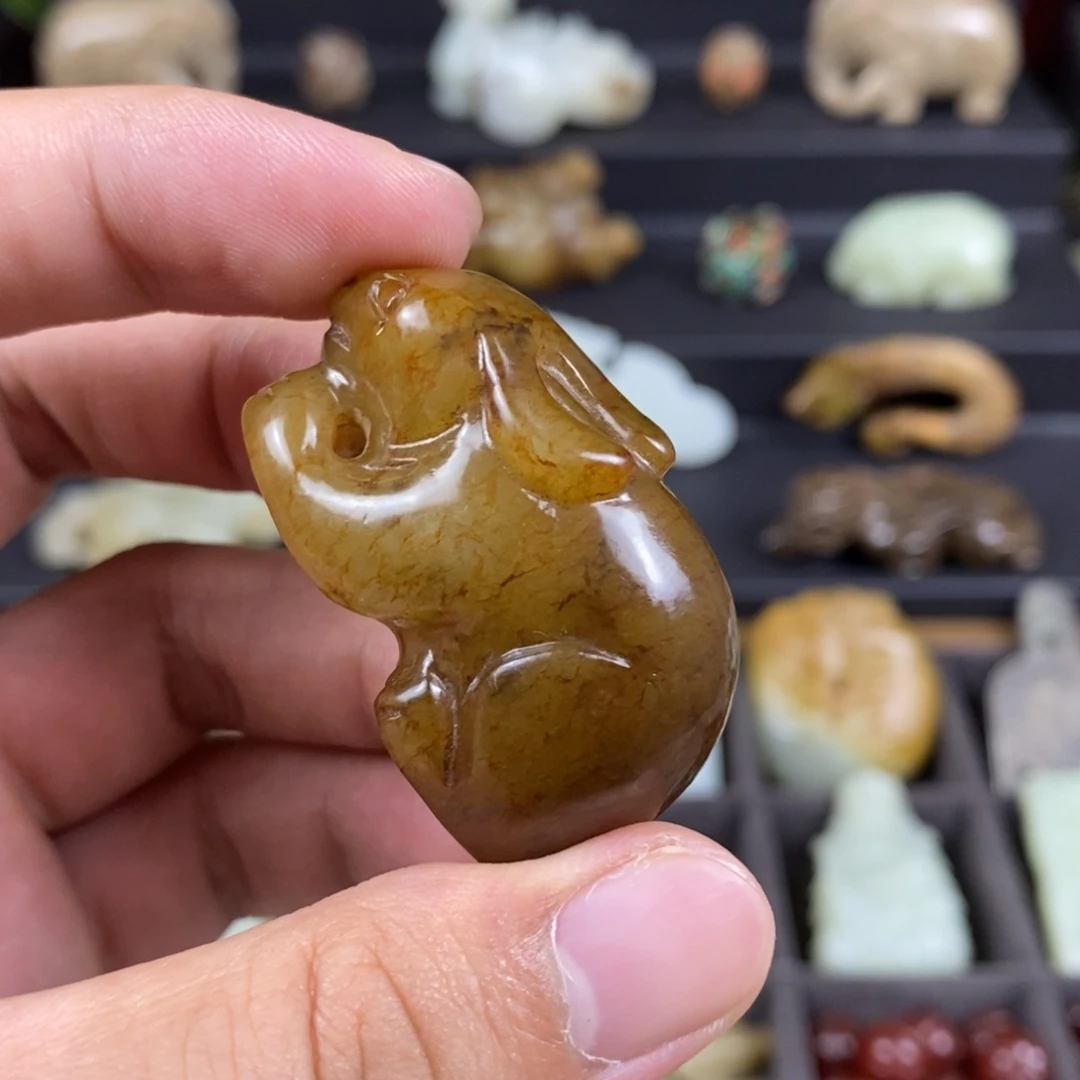 烈***龙和田玉（糖玉）未镶嵌挂件