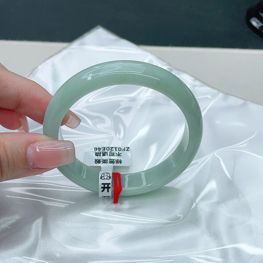 翡翠手镯未镶嵌正56.7