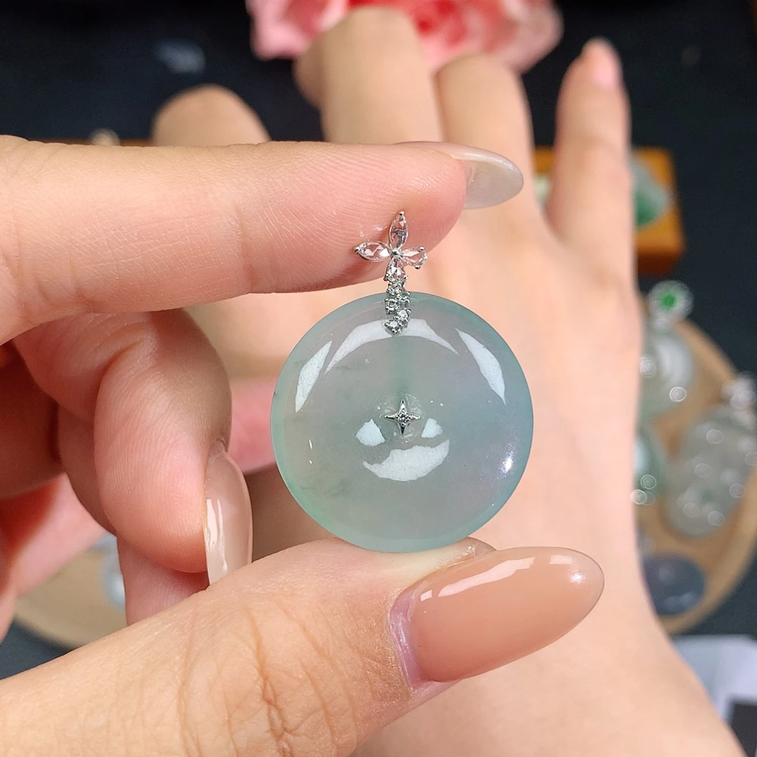 翡翠18K金镶嵌颈饰翡翠