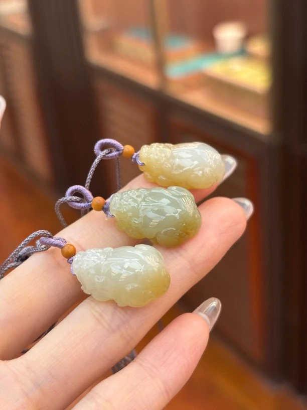 2603和田玉貔貅吊坠多样性发其一约22*14*9.8