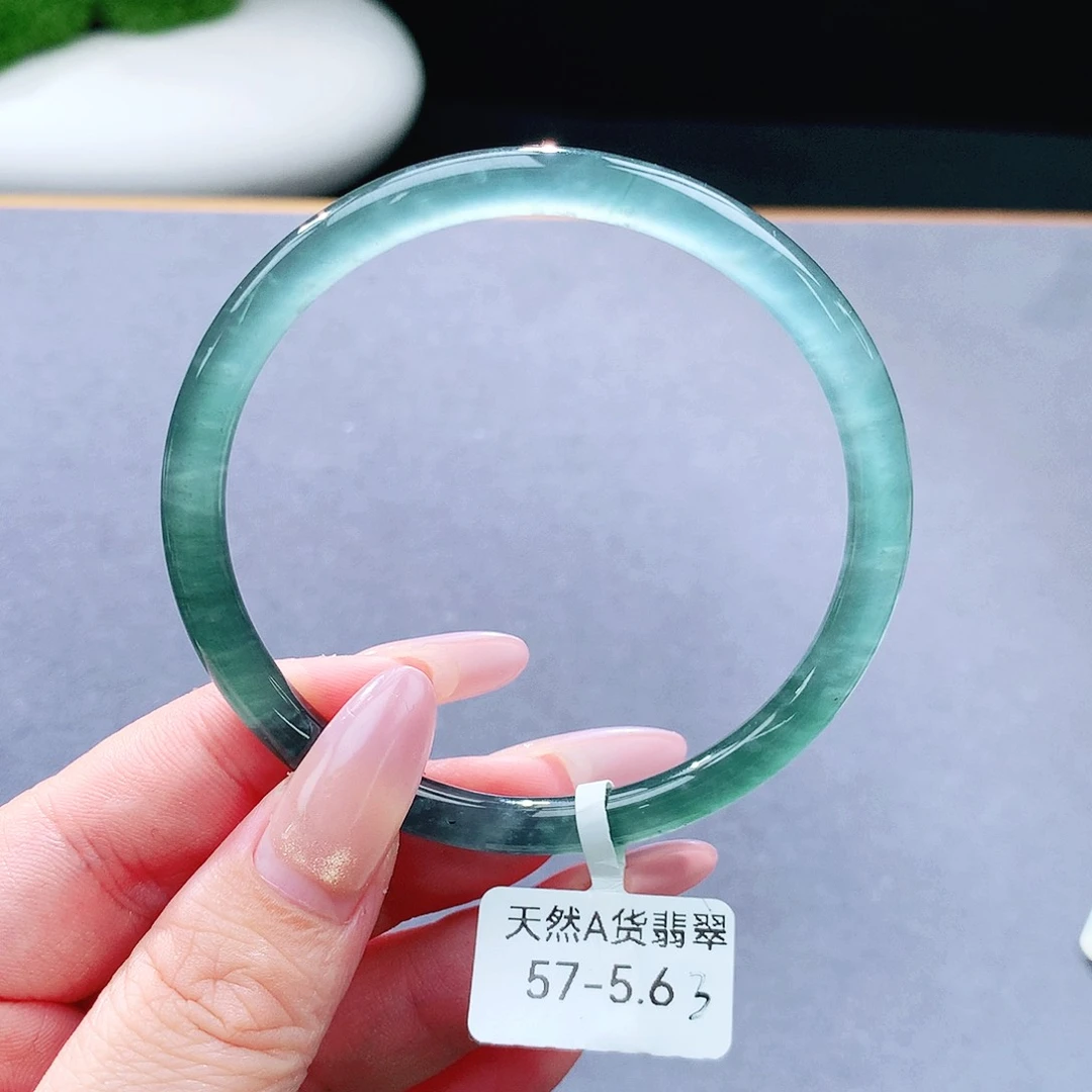 未镶嵌手镯（圆镯）翡翠