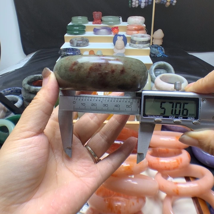 未镶嵌手镯石英质玉