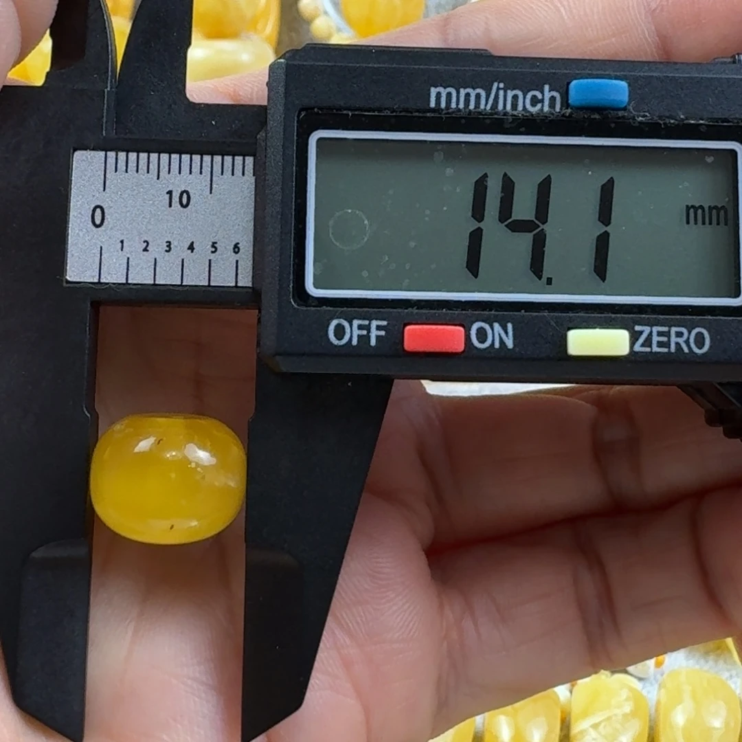 蜜蜡未镶嵌裸石32杂