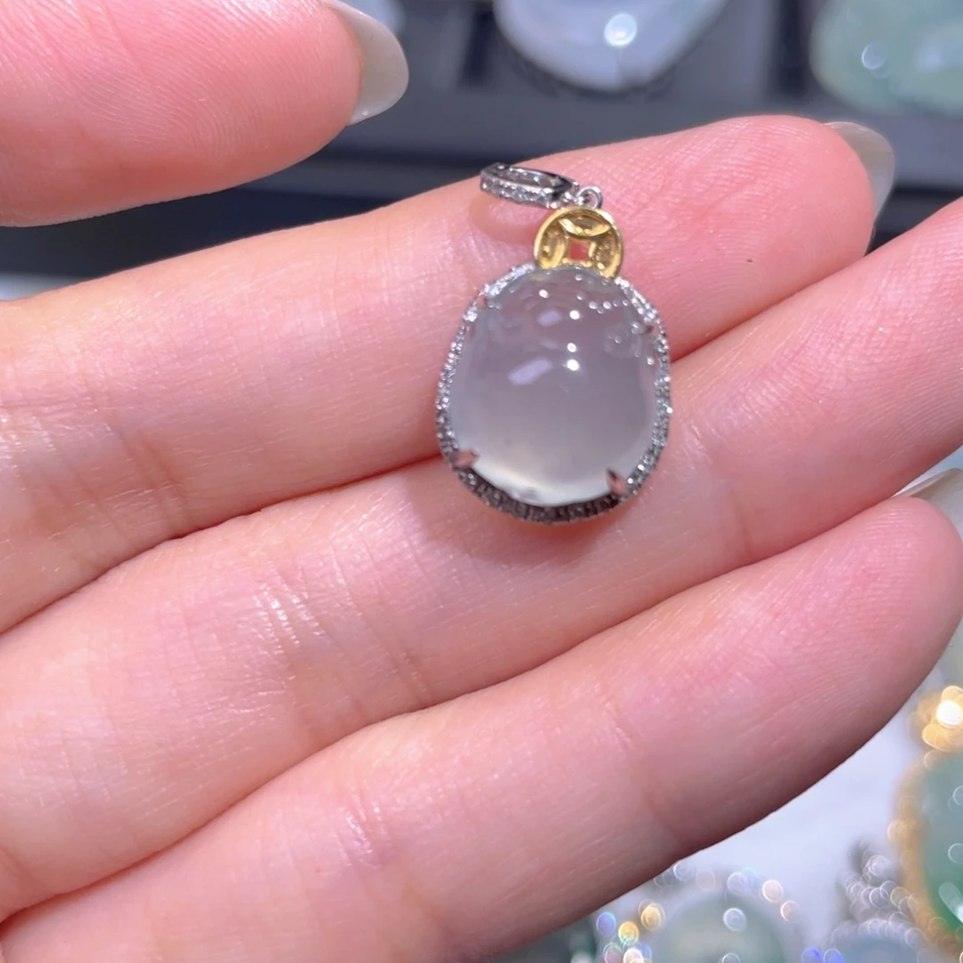 颈饰18K金镶嵌翡翠翡翠