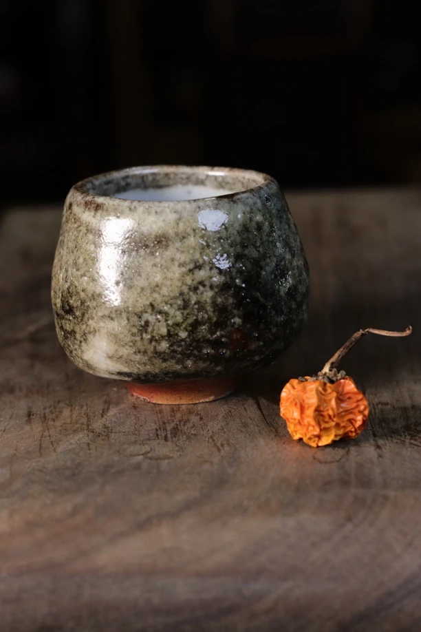 手工茶杯柴烧工艺自然落灰（上釉）