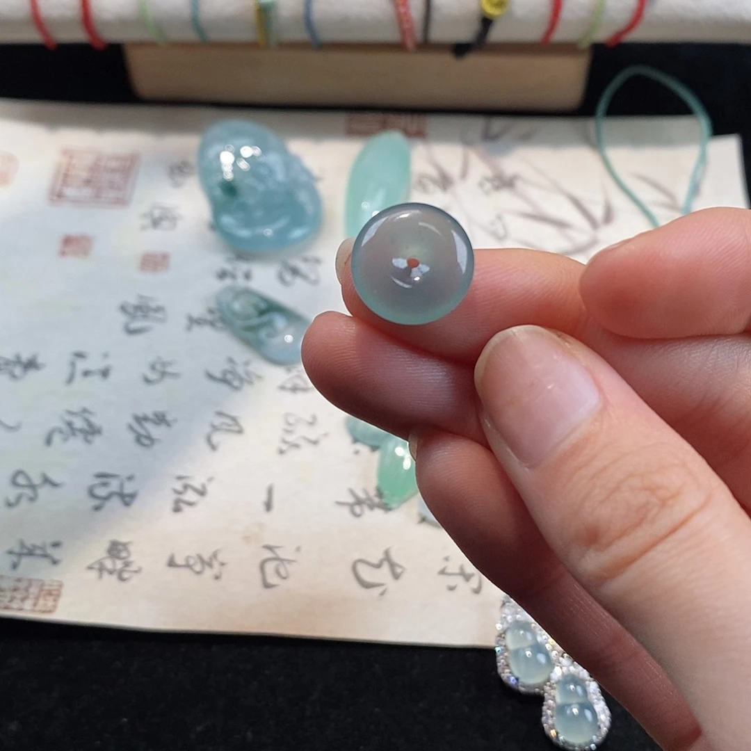 翡翠颈饰未镶嵌小****?天然翡翠