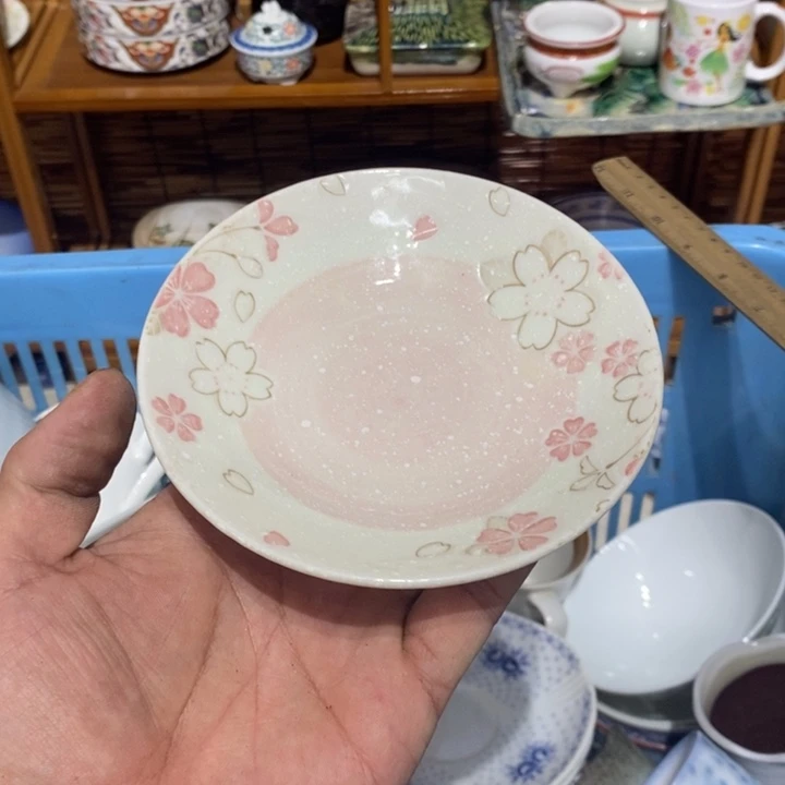 茶盏兜****下楼就被一条车撞了南墙