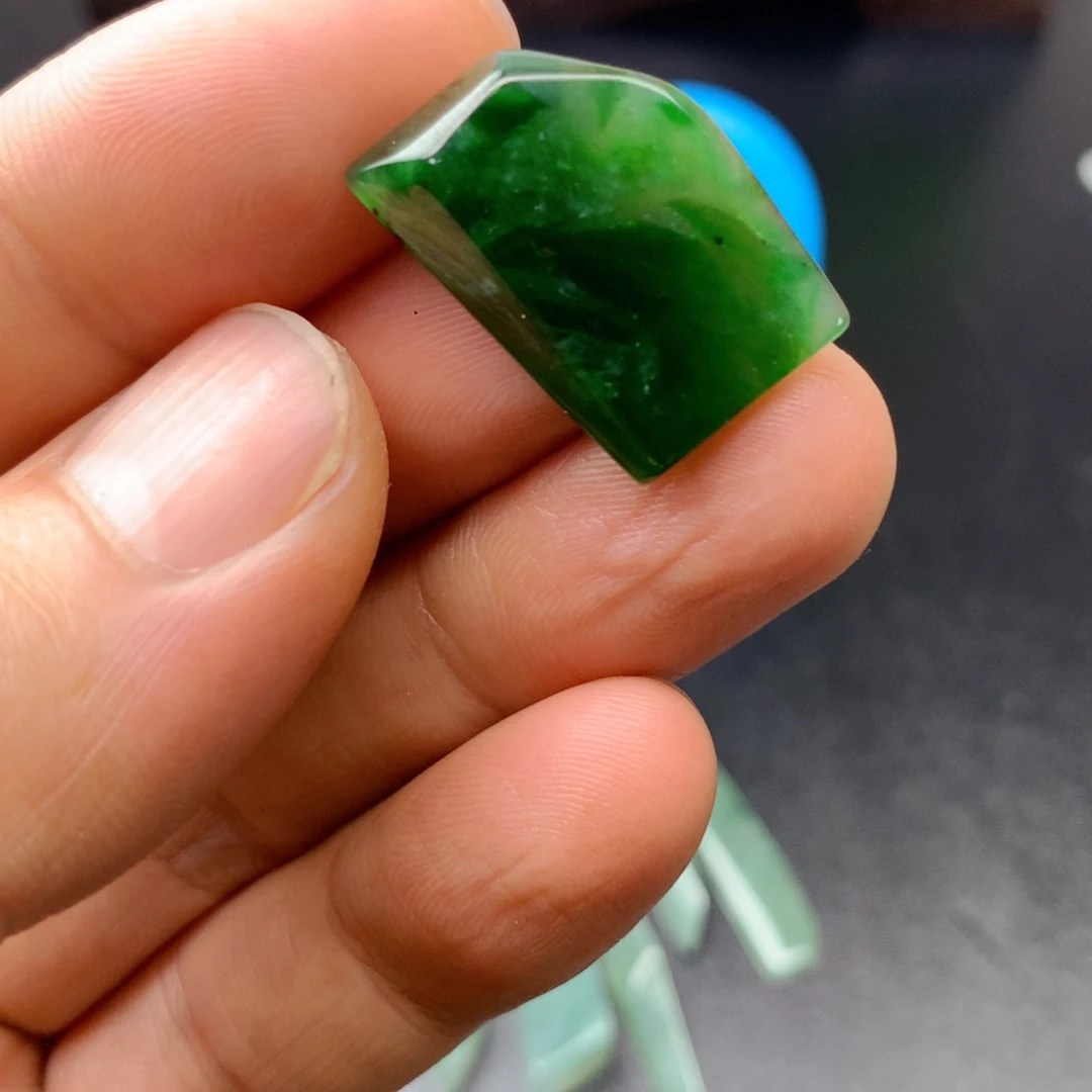 翡翠未镶嵌颈饰翡翠首饰和翡翠珠宝
