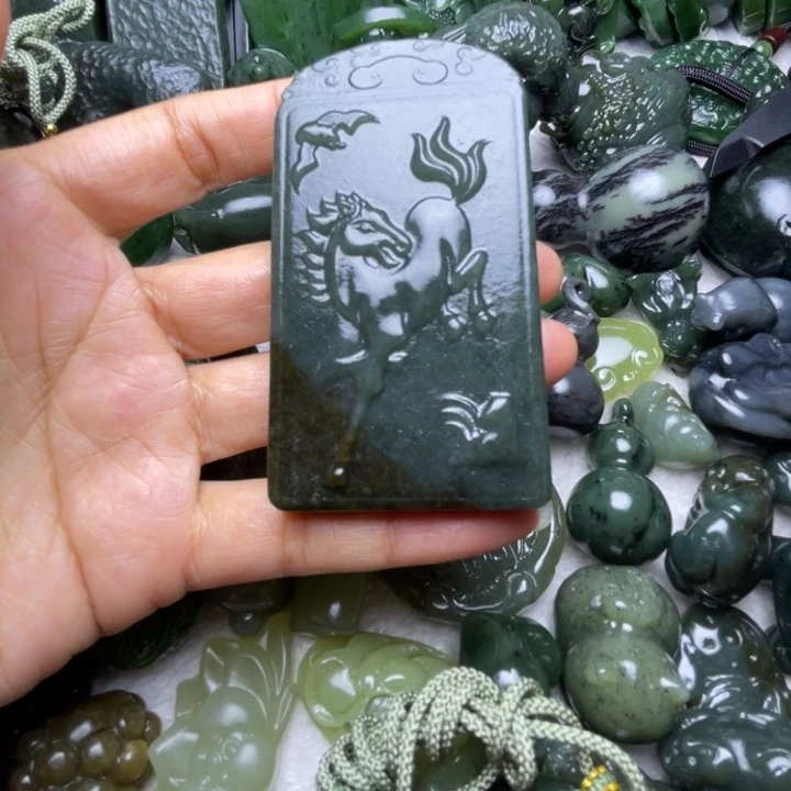 和田玉未镶嵌颈饰