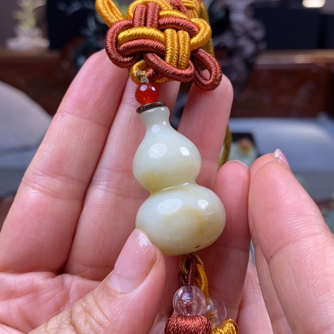 明***在蛇纹石玉未镶嵌挂件