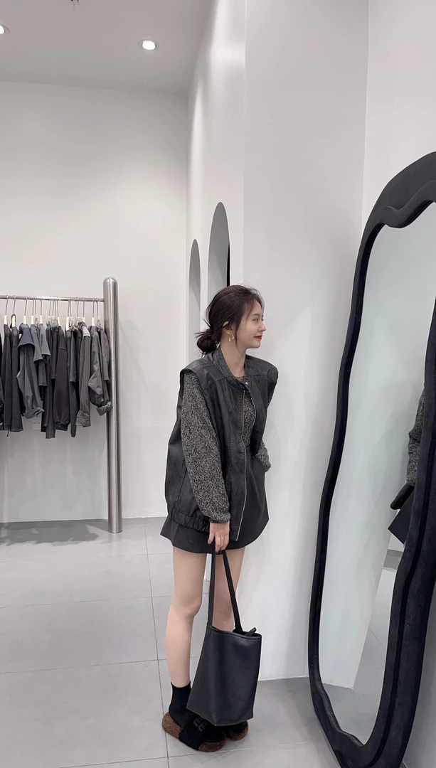 2025秋季新款韩系气质通勤休闲风皮马甲外套高腰阔腿短裤两件套