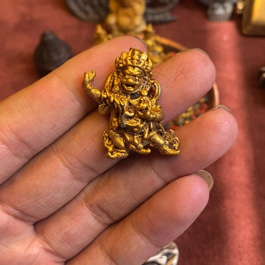 泥塑流**狼藏传牌子。。。。。