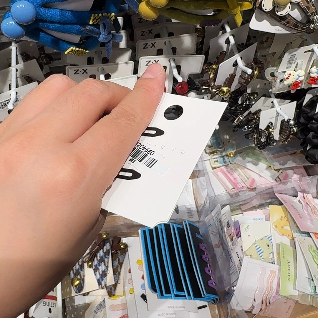 非金属黑色皮皮字母