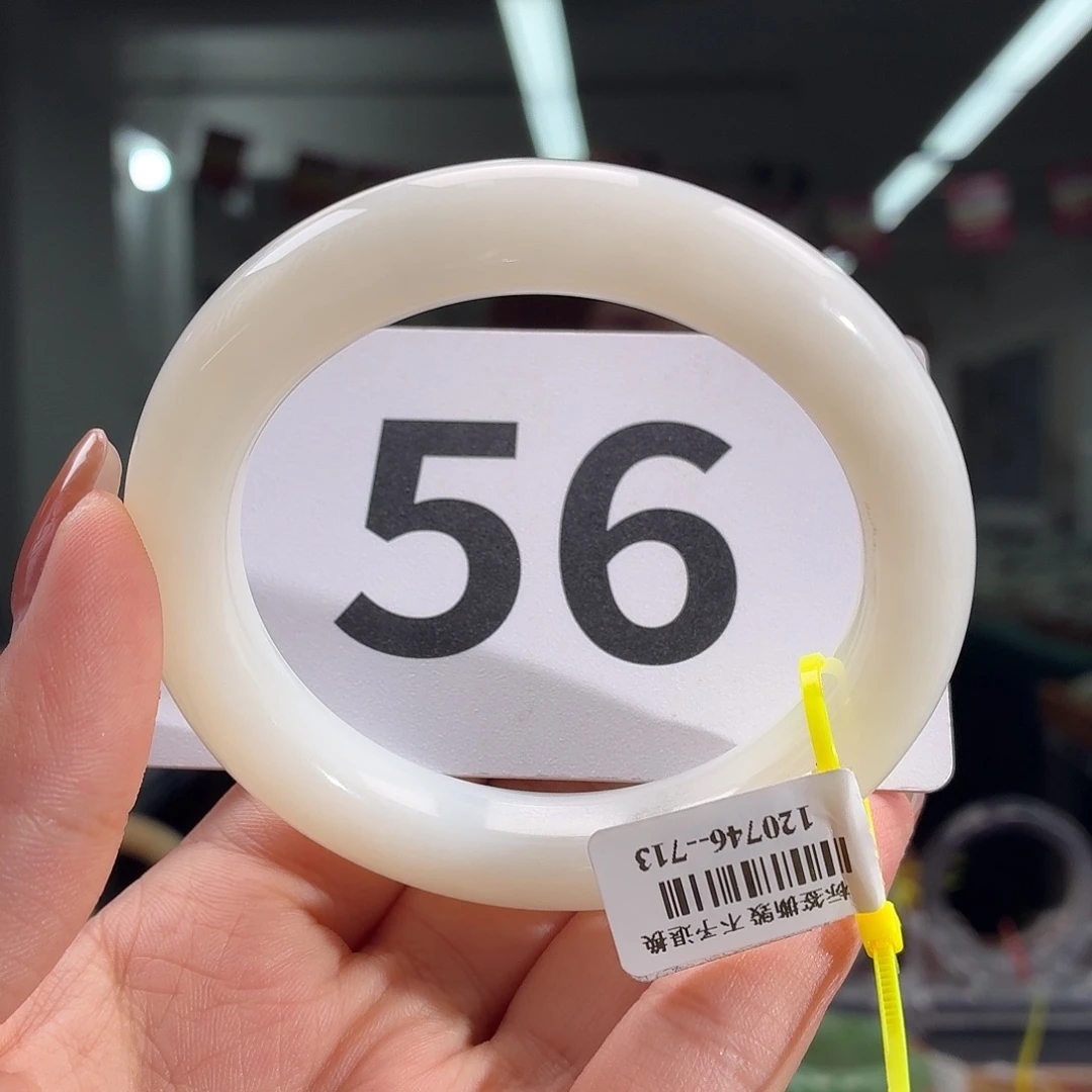 小***月和田玉手镯未镶嵌