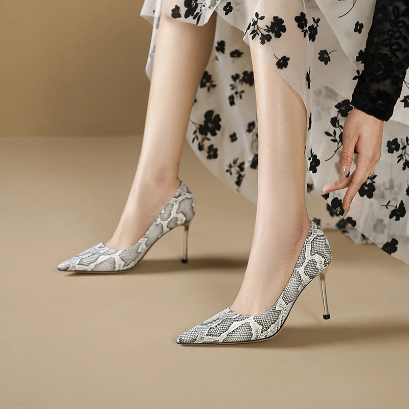尖头一脚蹬细跟四季通用休闲单鞋设计感百搭蛇纹白色跟鞋高跟女鞋
