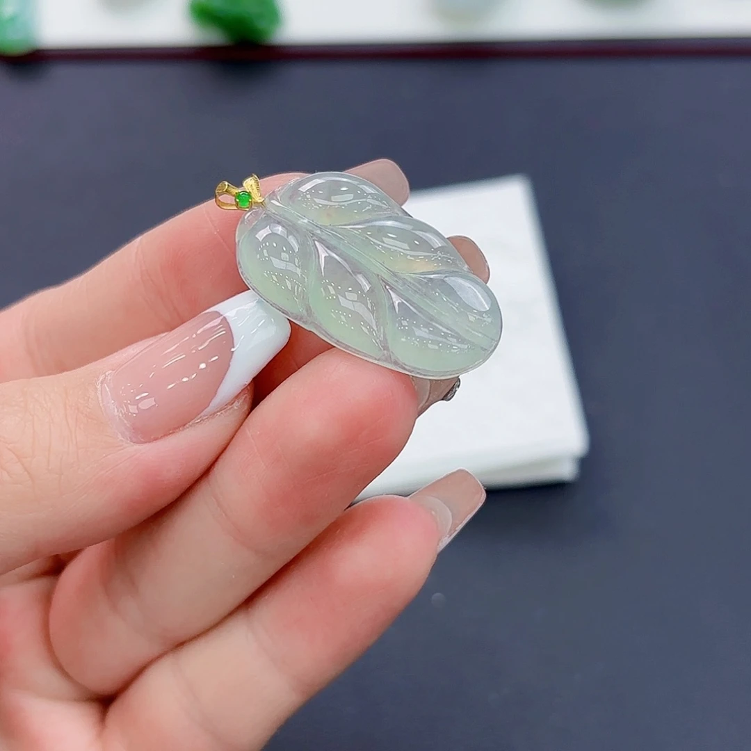 翡翠颈饰18K金镶嵌回****姐叶子吊坠