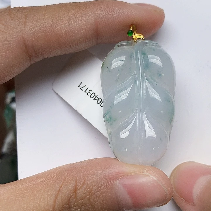 颈饰18K金镶嵌翡翠天然翡翠