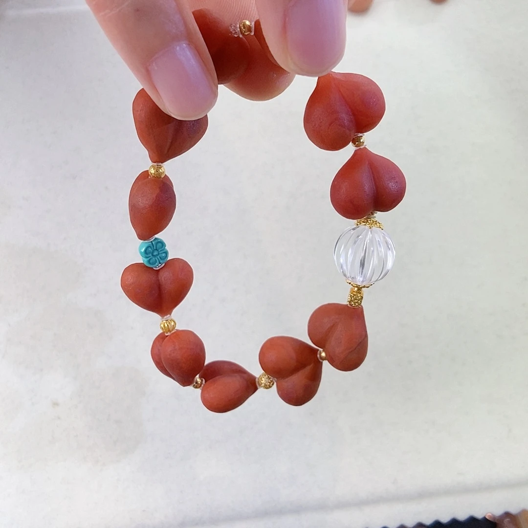 手链18K金镶嵌南红玛瑙设计款屁桃爱心