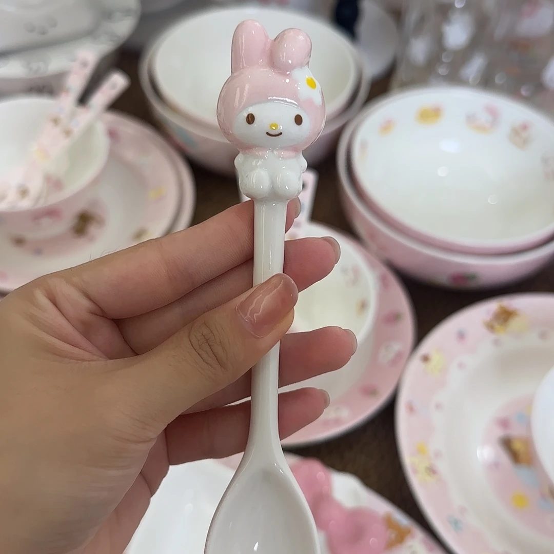 瓷浅粉美乐蒂立体勺一个哈