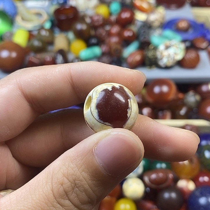 未镶嵌颈饰玛瑙/玉髓大*?