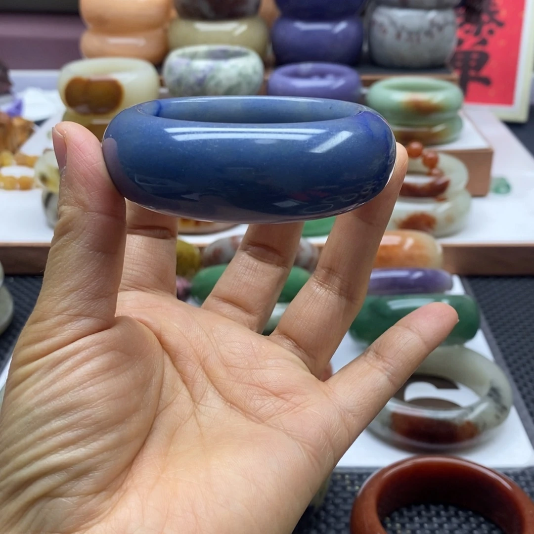 未镶嵌手镯石英岩玉