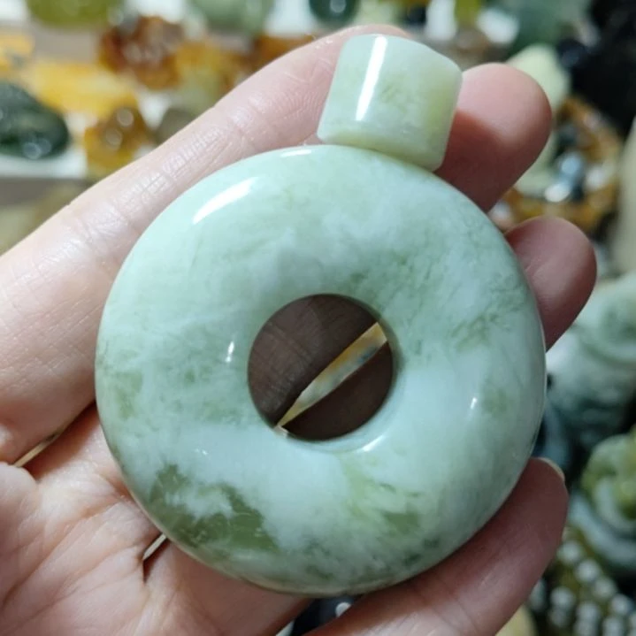 岫玉未镶嵌平安扣