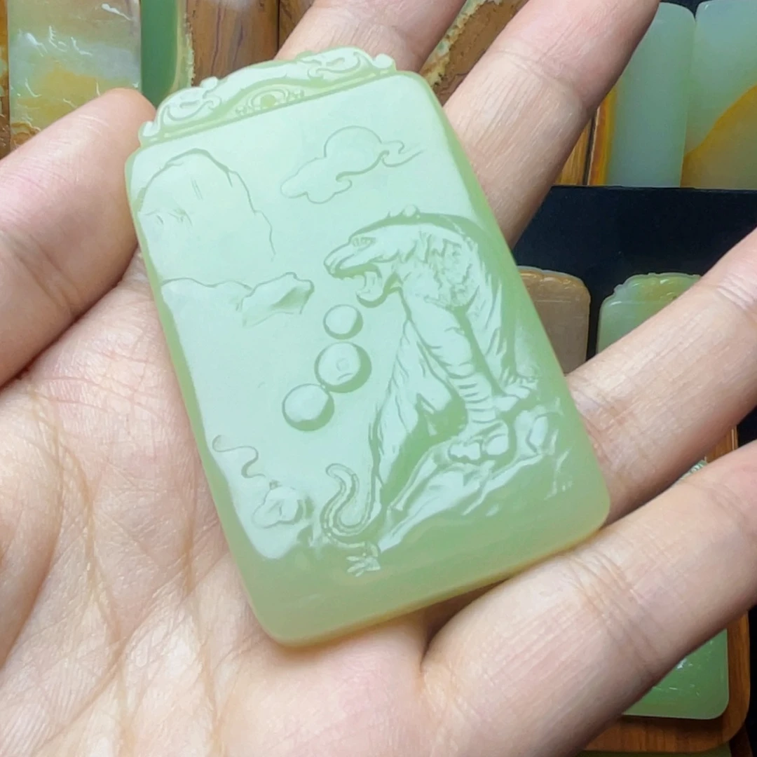 新疆昆仑山料虎牌