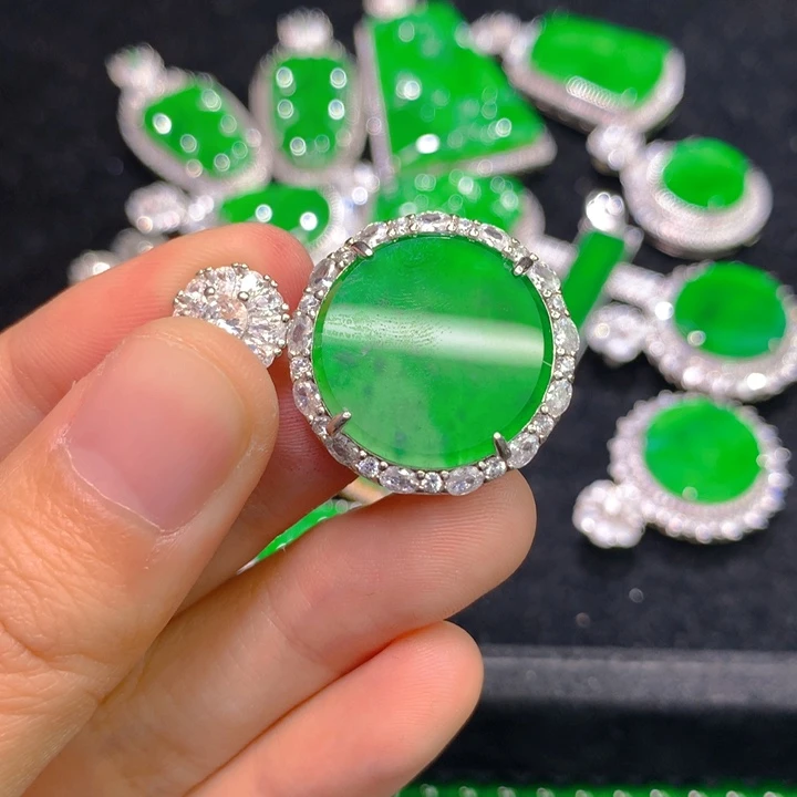 翡翠颈饰银S925镶嵌一个