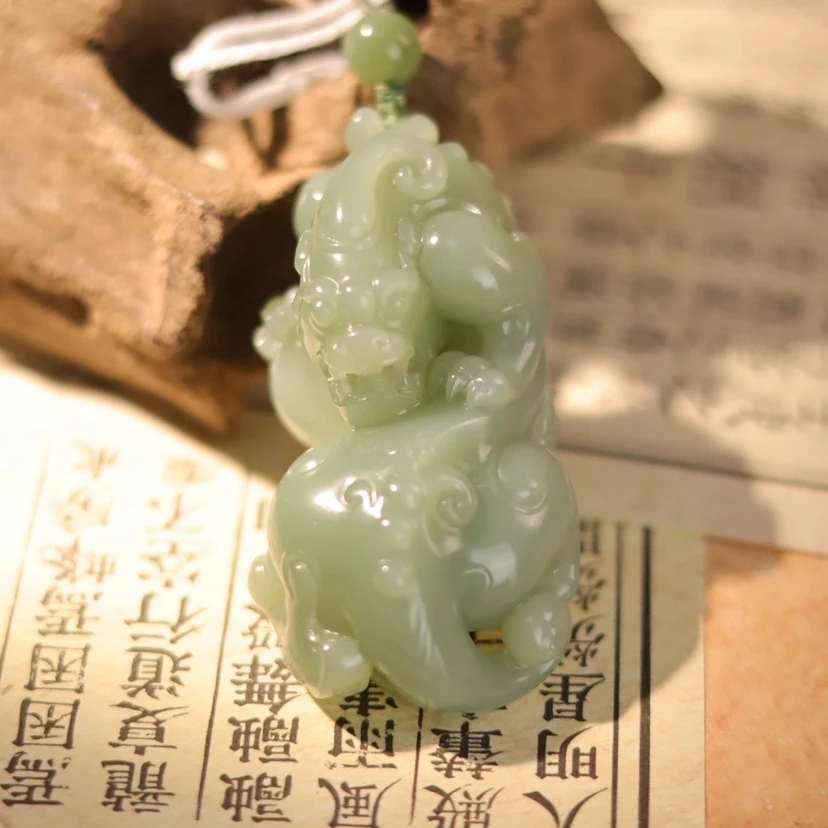 ZZ090102 和田玉碧玉粉青起莹貔貅吊坠把件