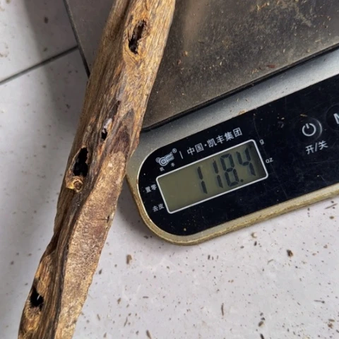 灵***魂沉香碎屑沉香木上炉料117克陆河