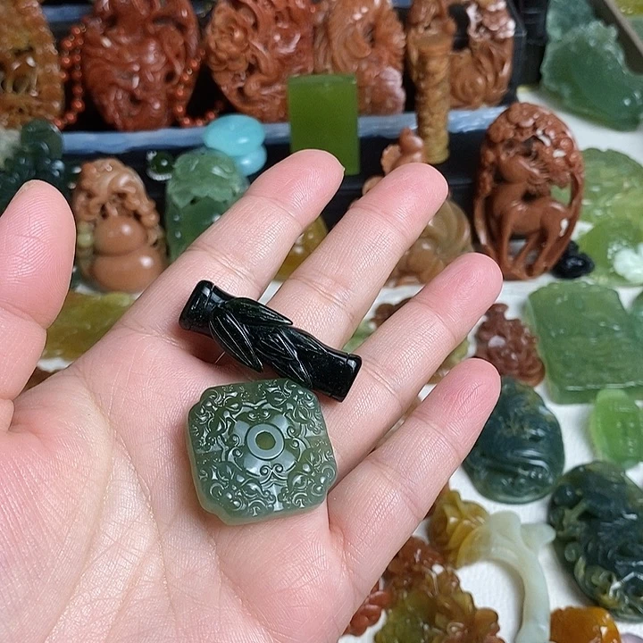 未镶嵌蛇纹石玉颈饰淼*