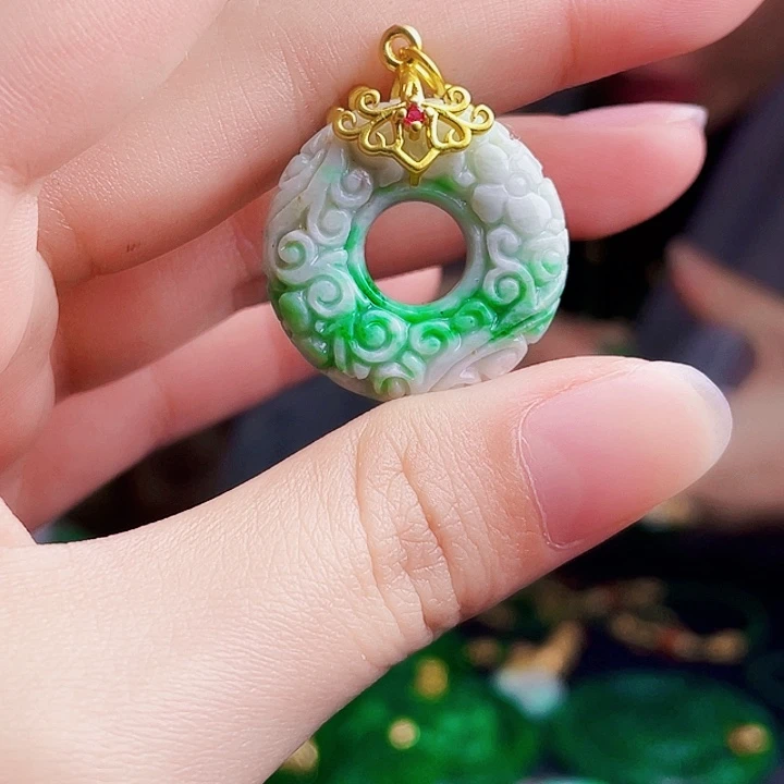翡翠未镶嵌颈饰多样性