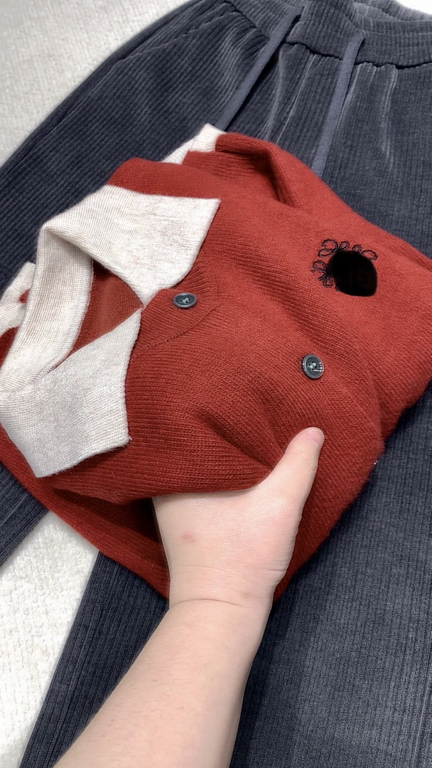 宝衣家 复古红假两件开衫