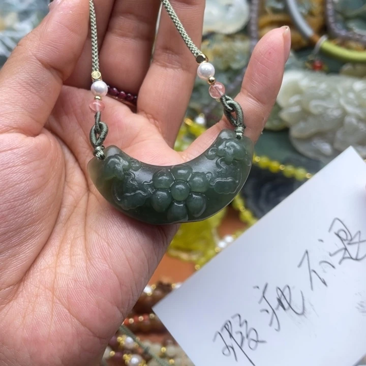 蛇纹石玉未镶嵌吊坠