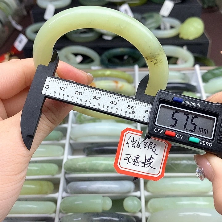 蛇纹石玉手镯未镶嵌658