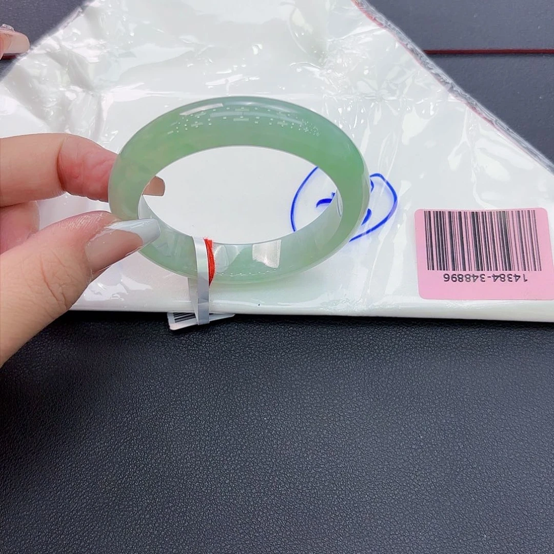 翡翠手镯未镶嵌手镯
