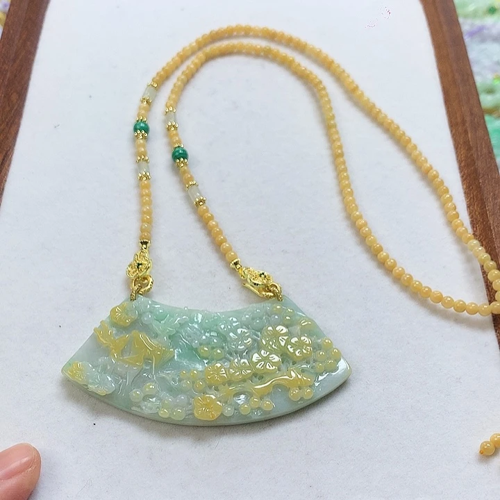 翡翠颈饰未镶嵌吊坠