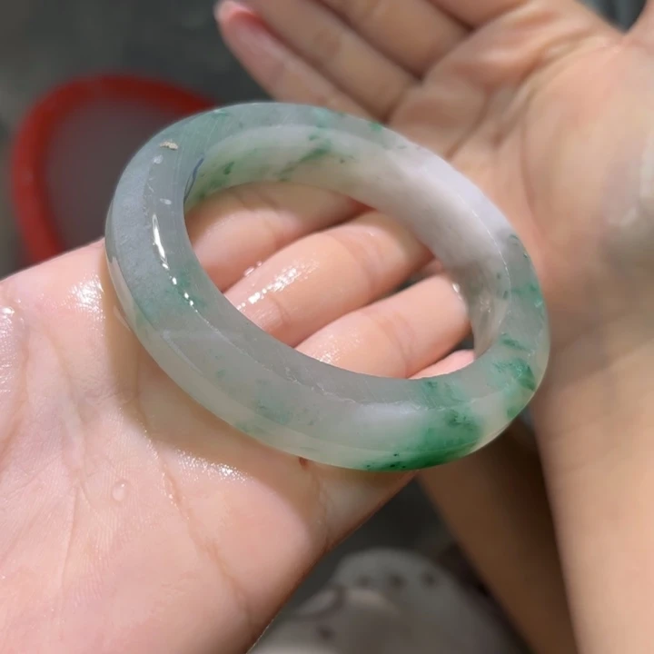 爱****石英质玉（非洲翠）手镯未镶嵌定制