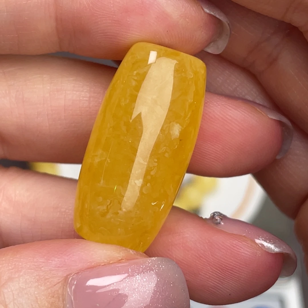 未镶嵌琥珀裸石微瑕178