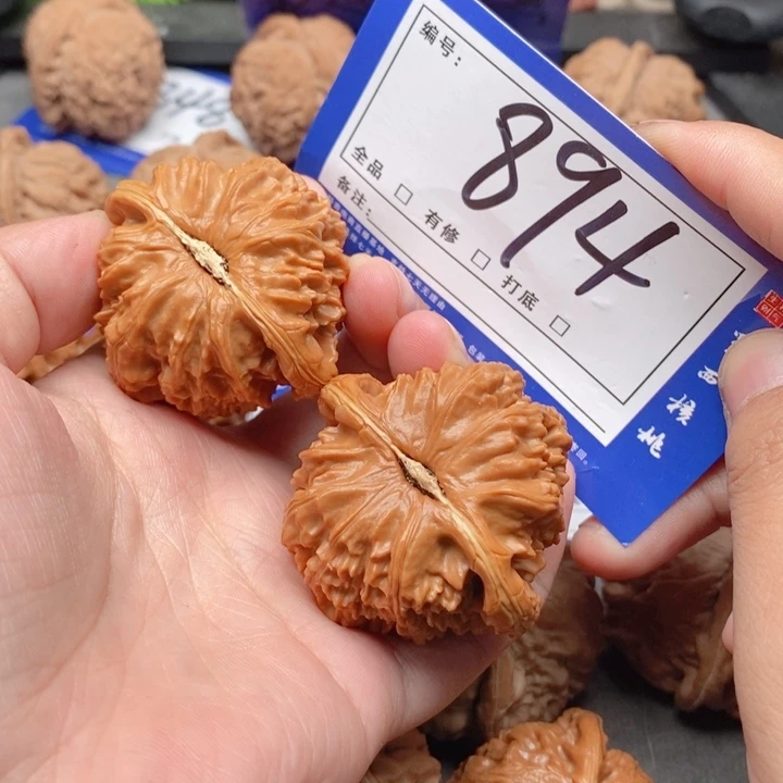 把件桃核上***-45白狮子894号牌