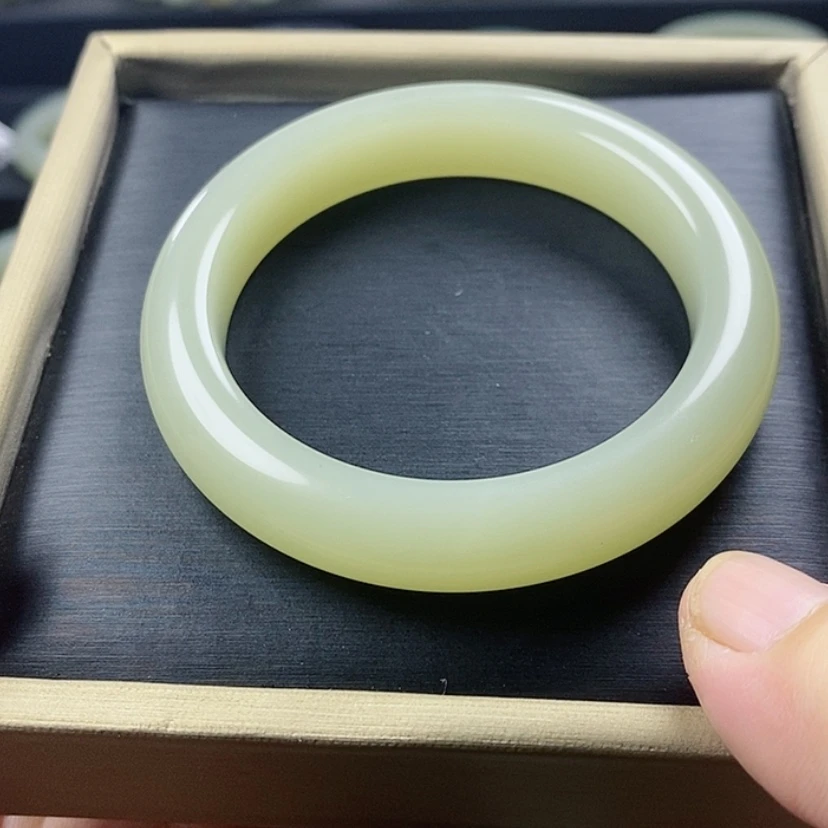 【闪购商品】未镶嵌手镯和田玉