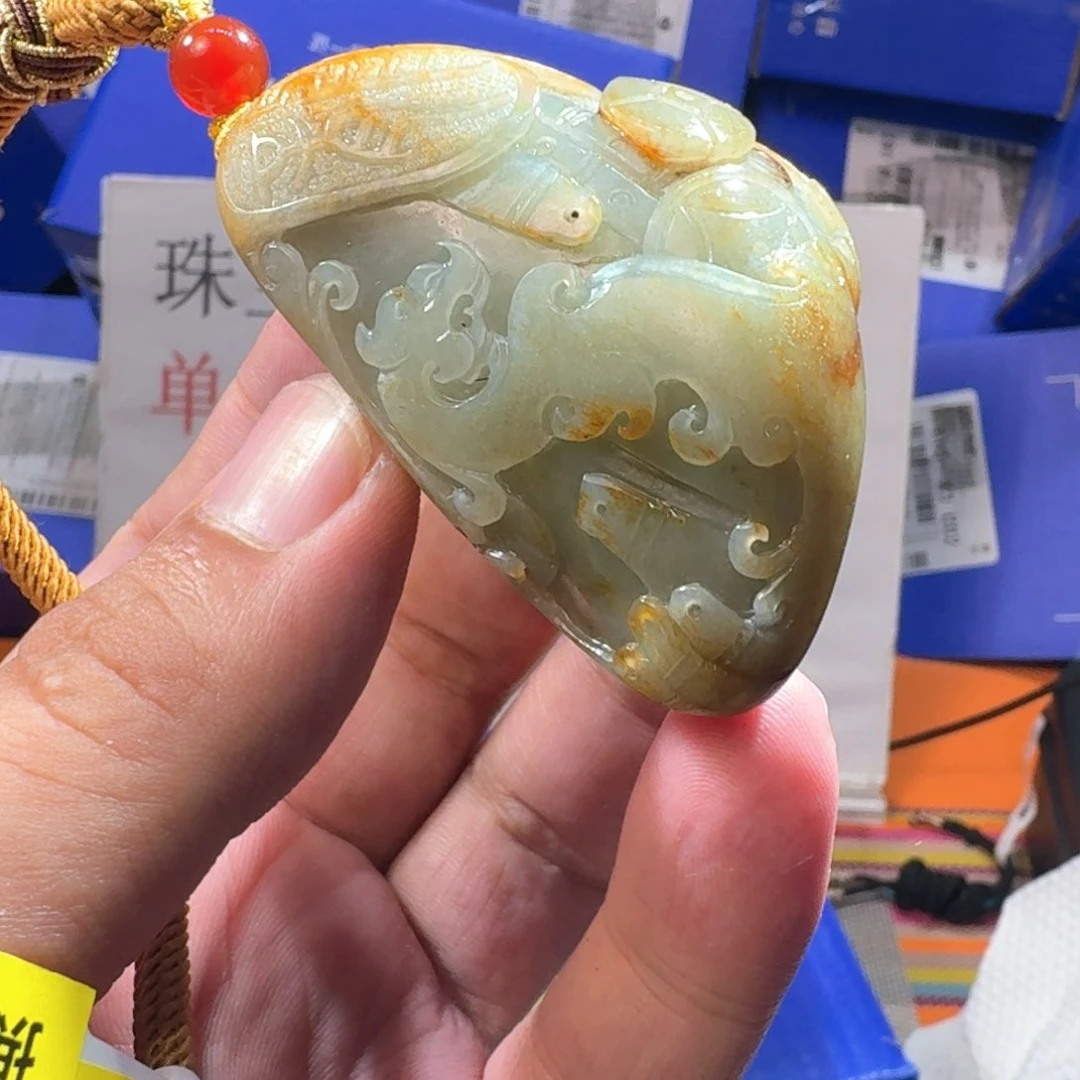 颈饰未镶嵌和田玉（糖玉）