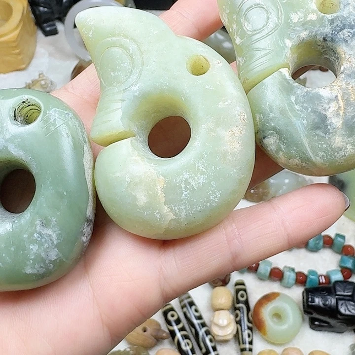 和田玉（糖玉）车挂未镶嵌天**美