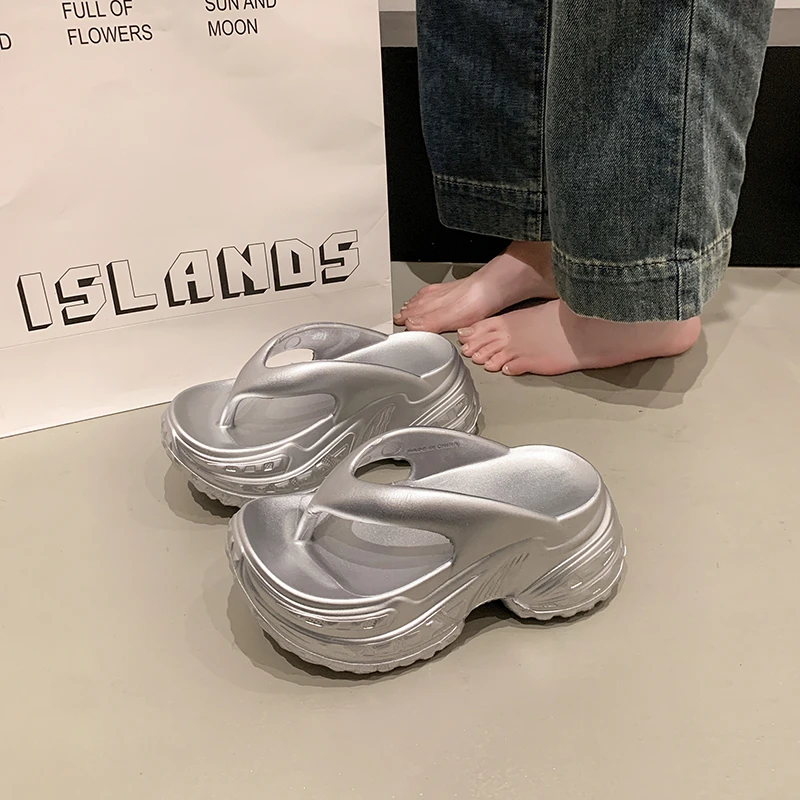 厚底增高简约人字拖鞋女夏季外穿2025新款踩屎感洞洞鞋沙滩凉拖鞋